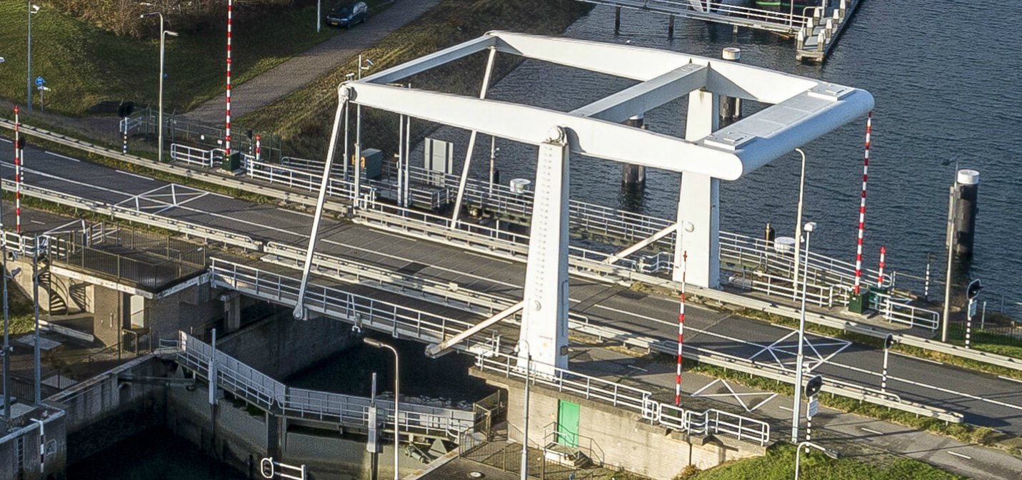 De Grevelingenbrug bij Bruinisse was sinds november 2020 niet in gebruik (Foto Twitter / @rijkswaterstaat)