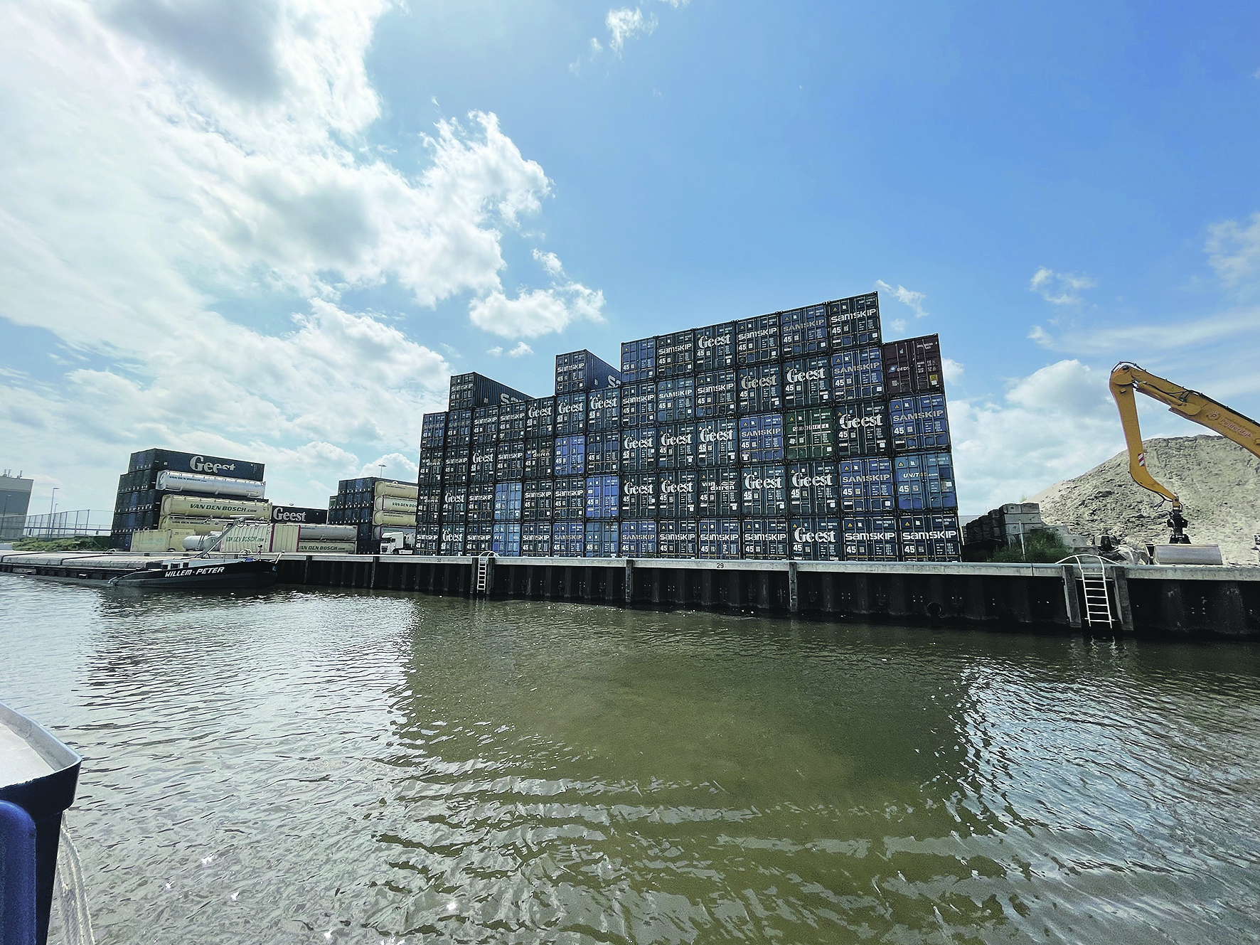 Zowel H. Essers als GVT bouwen een containerterminal in de West-Brabantse stad.