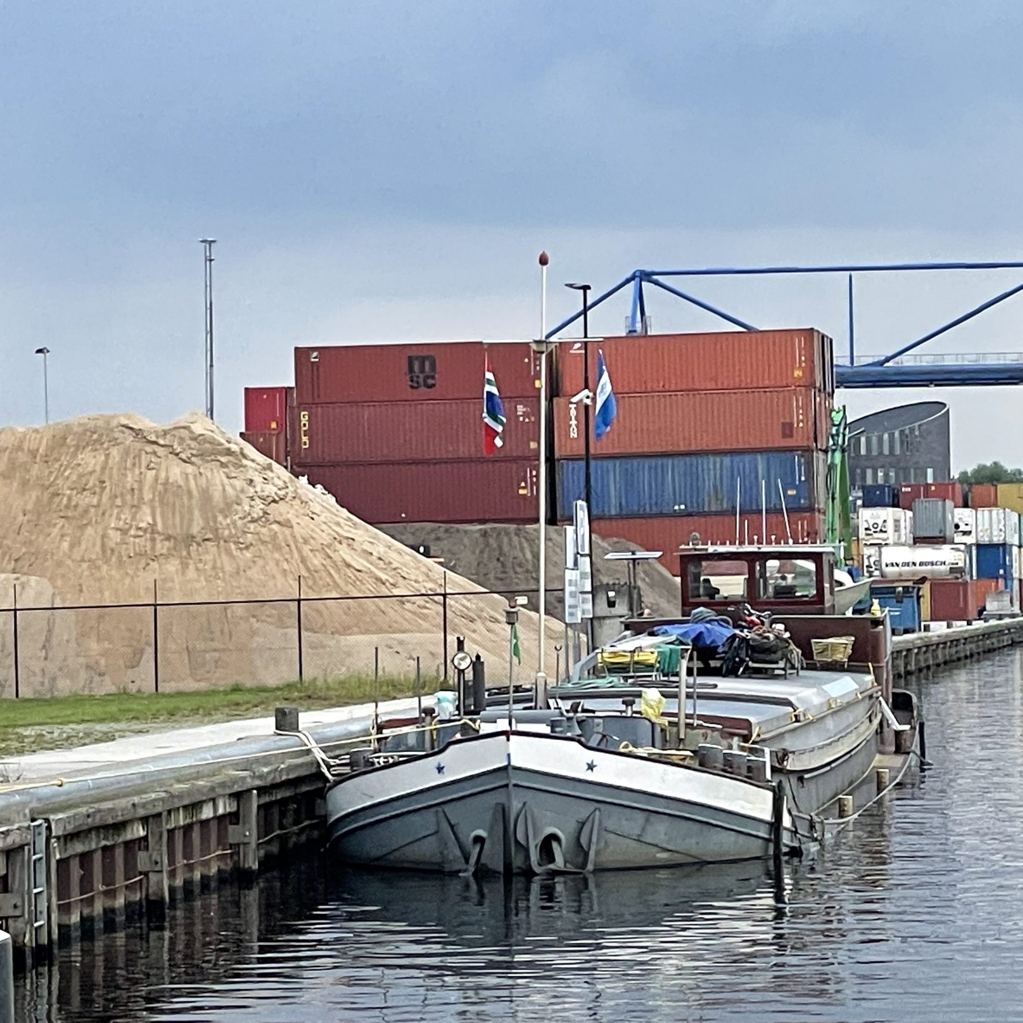 De Semper Spera ligt bij Veghel op de Zuid-Willemsvaart sinds dinsdagavond 27 juli. (Foto AS Media)