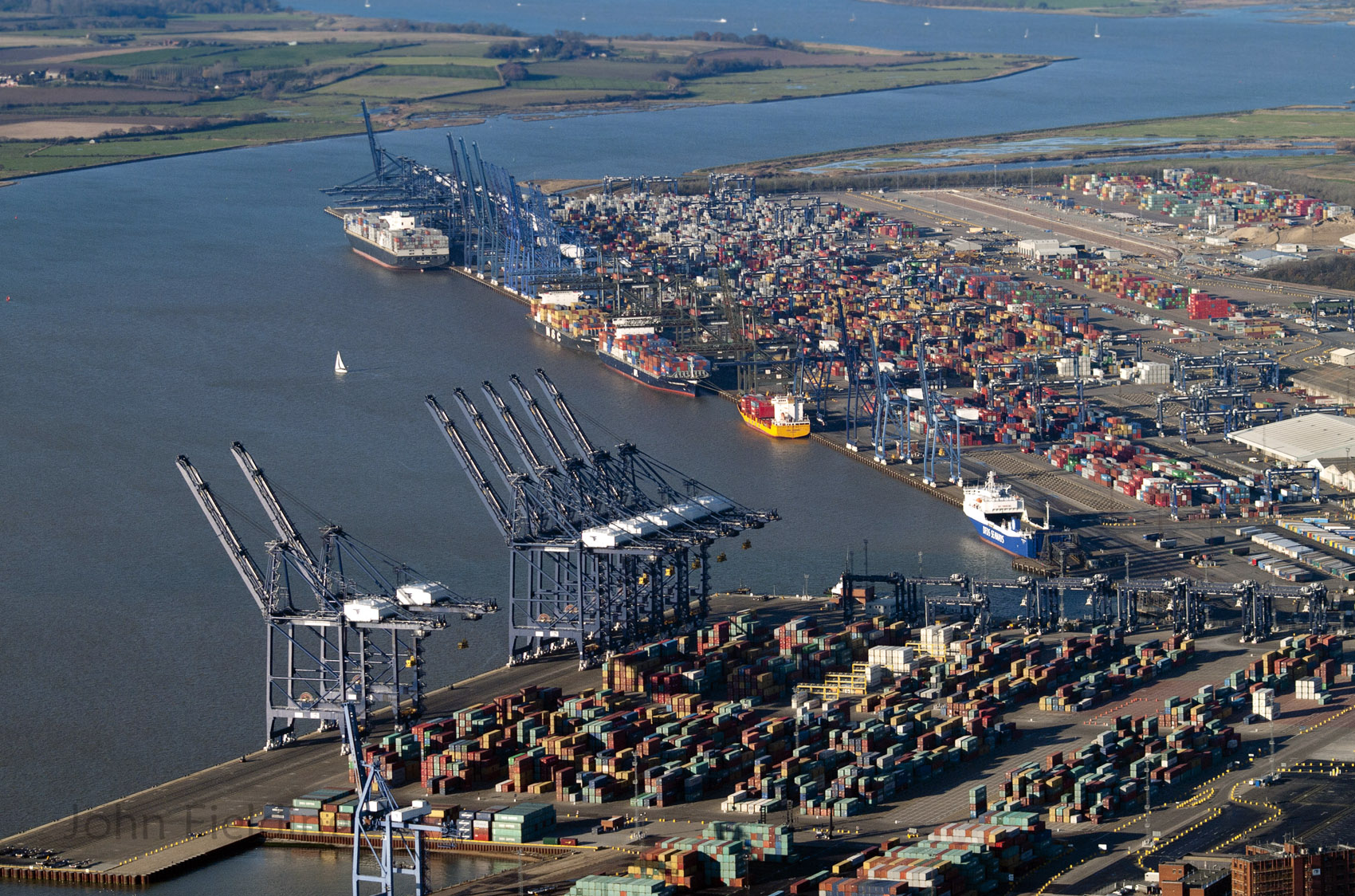 De havens van Felixstowe en Southampton zitten verstopt met containers. (Foto Wikimedia)