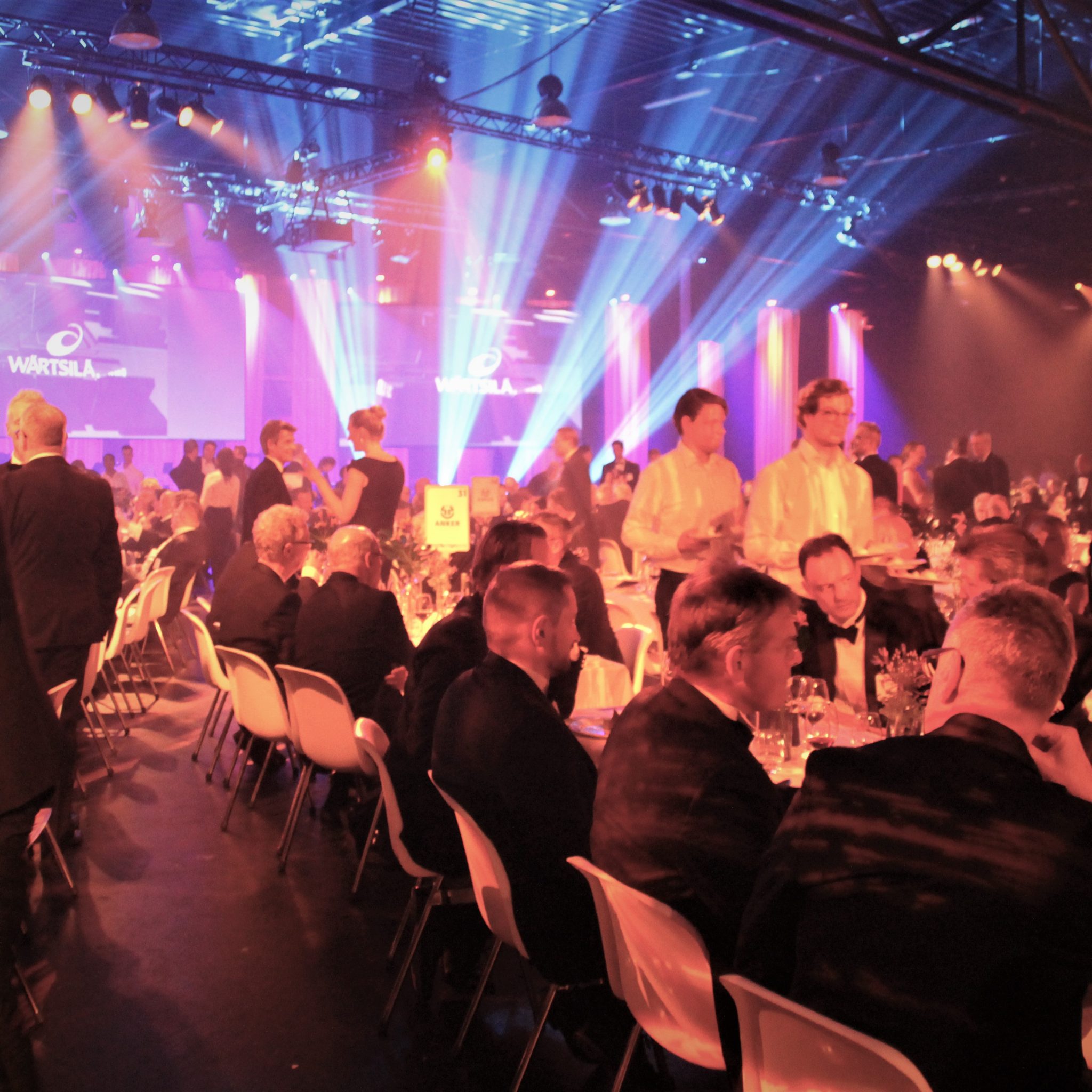 Tijdens het diner en de prijsuitreiking van het Maritime Awards Gala zijn black tie en galajurk de dresscode. (Foto’s Hans Heynen)