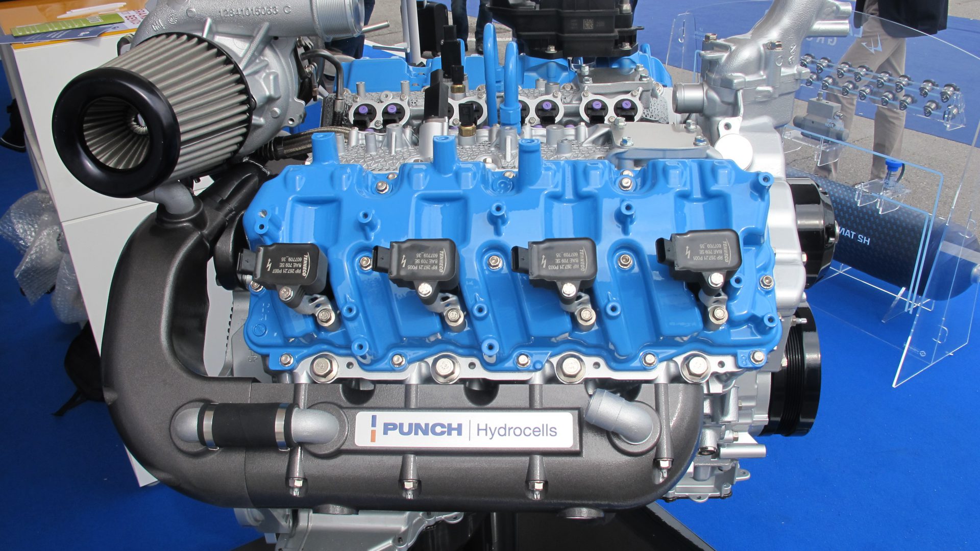 De door Punch in Genua getoonde waterstofmotor is gebaseerd op de maritieme versie van de Duramax V8 van General Motors.