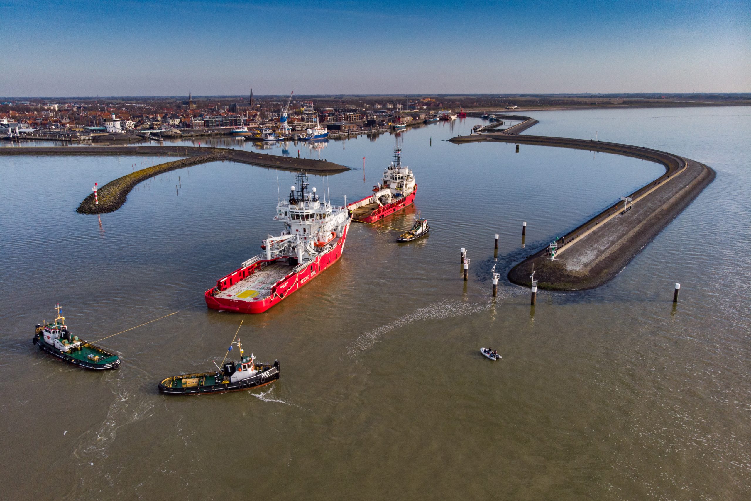 Het Noorse offshore support and rescue schip Ocean Ness kwam onlangs als 66 meter lang schip bij Icon in Harlingen aan.