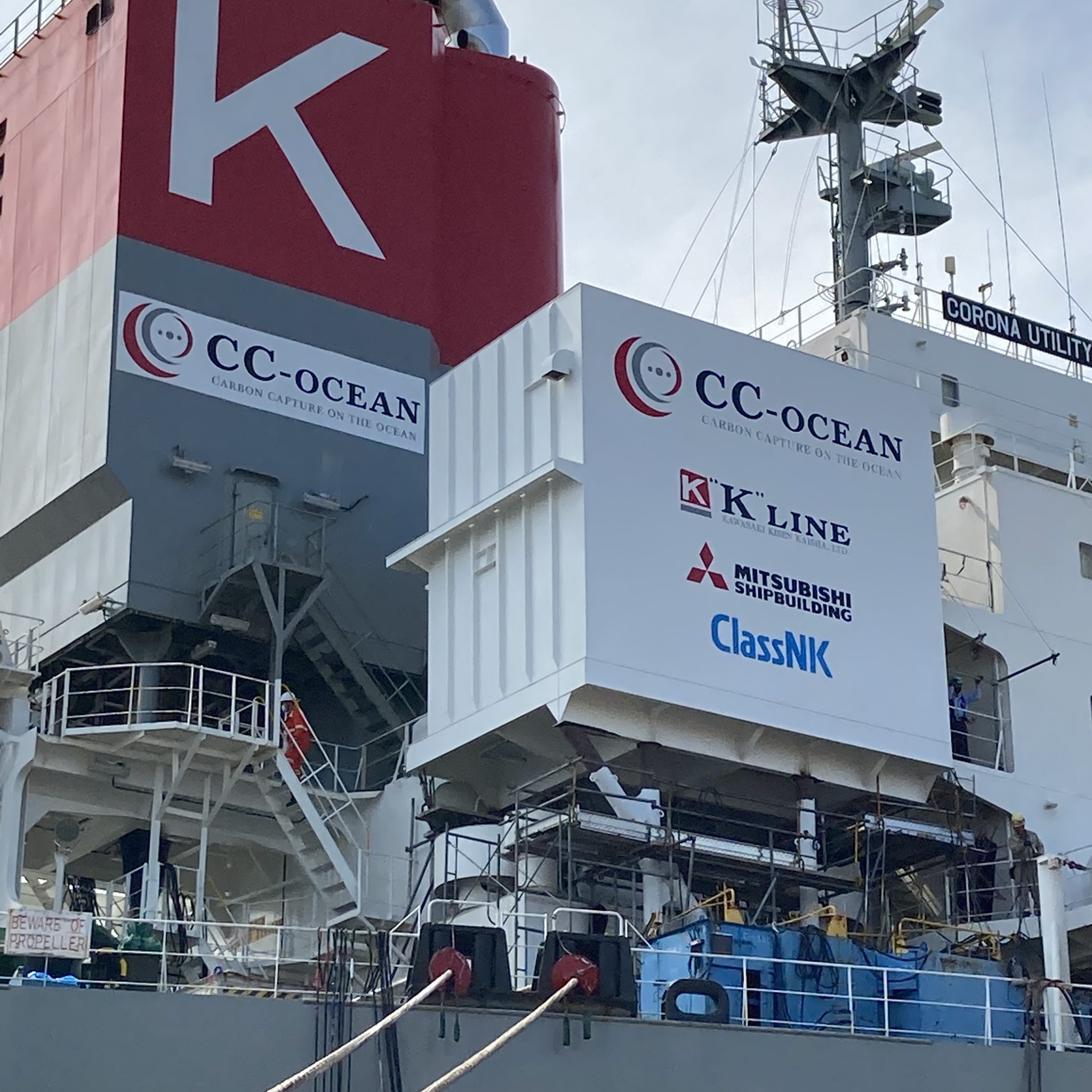 De CC-Ocean CO2-opvanginstallatie aan boord van de bulkcarrier Corona Utility. Er wordt een klein jaar mee getest. (Foto K Line)
