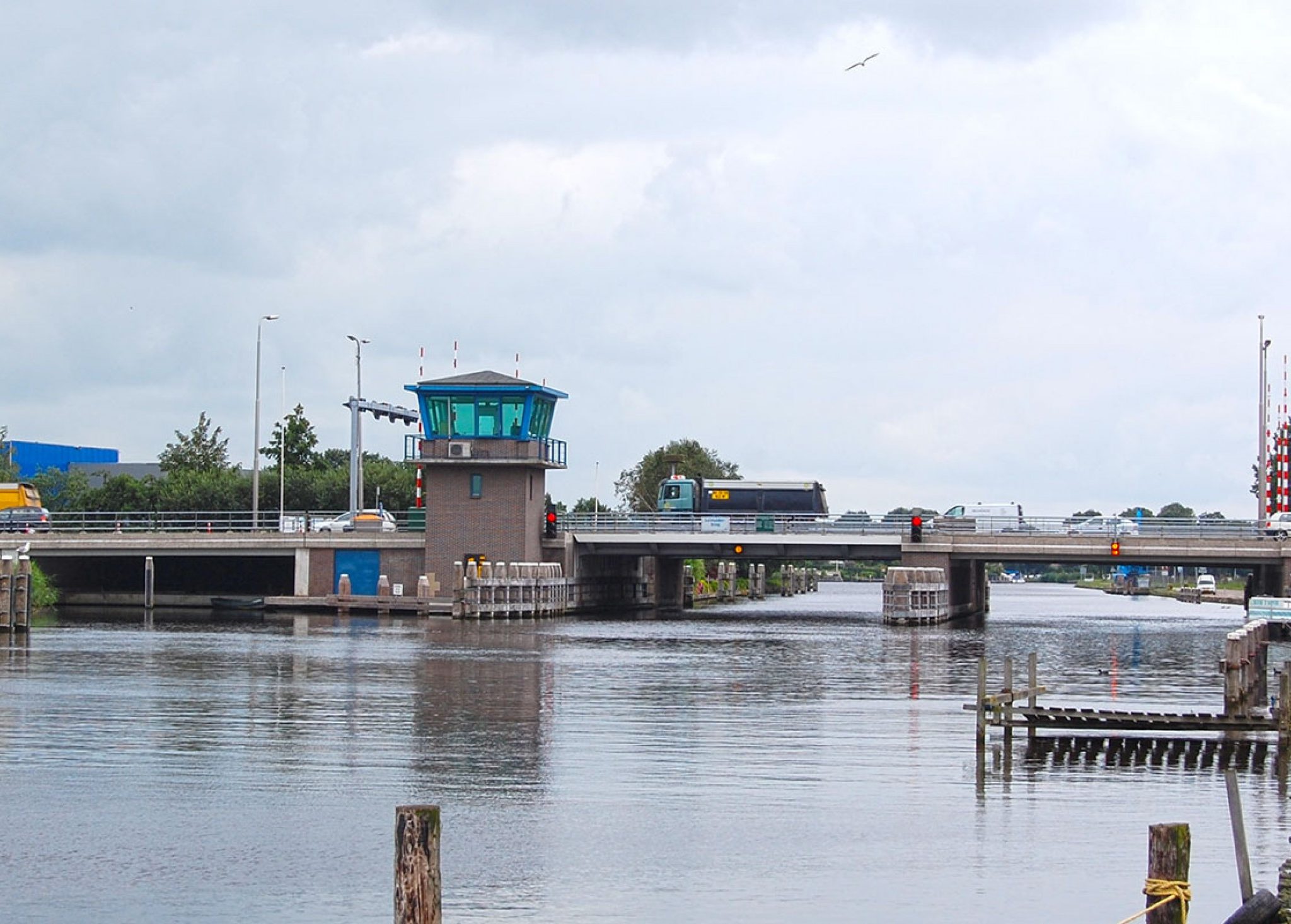 De bediening van de bruggen in Noord-Holland wordt gedaan vanuit een centrale in Heerhugowaard. (Foto Provincie Noord-Holland)