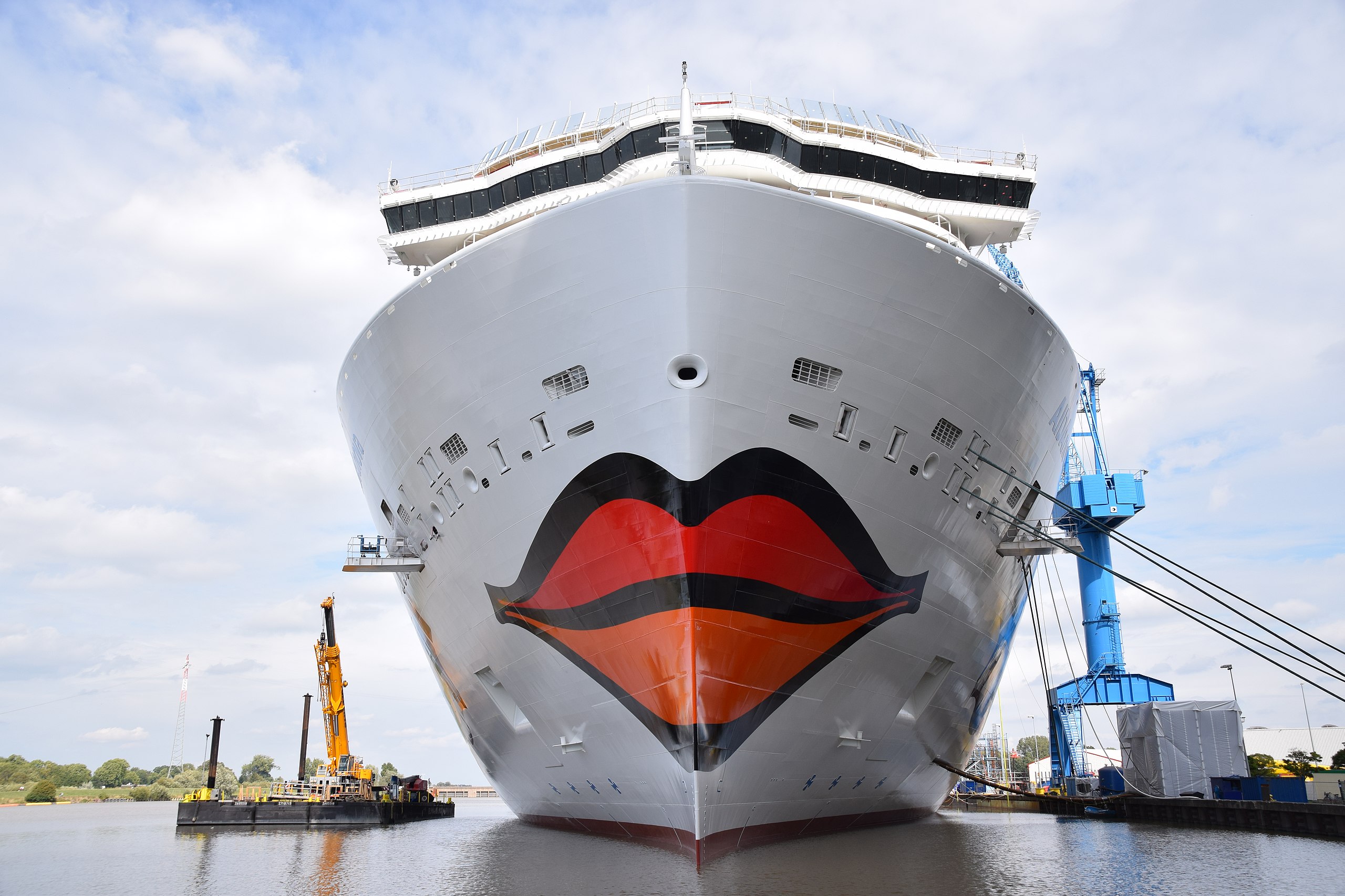 Uitgerust met dual fuel-motoren behoort de AIDAnova tot de schoonste cruiseschepen ter wereld. (Foto Wikimedia)
