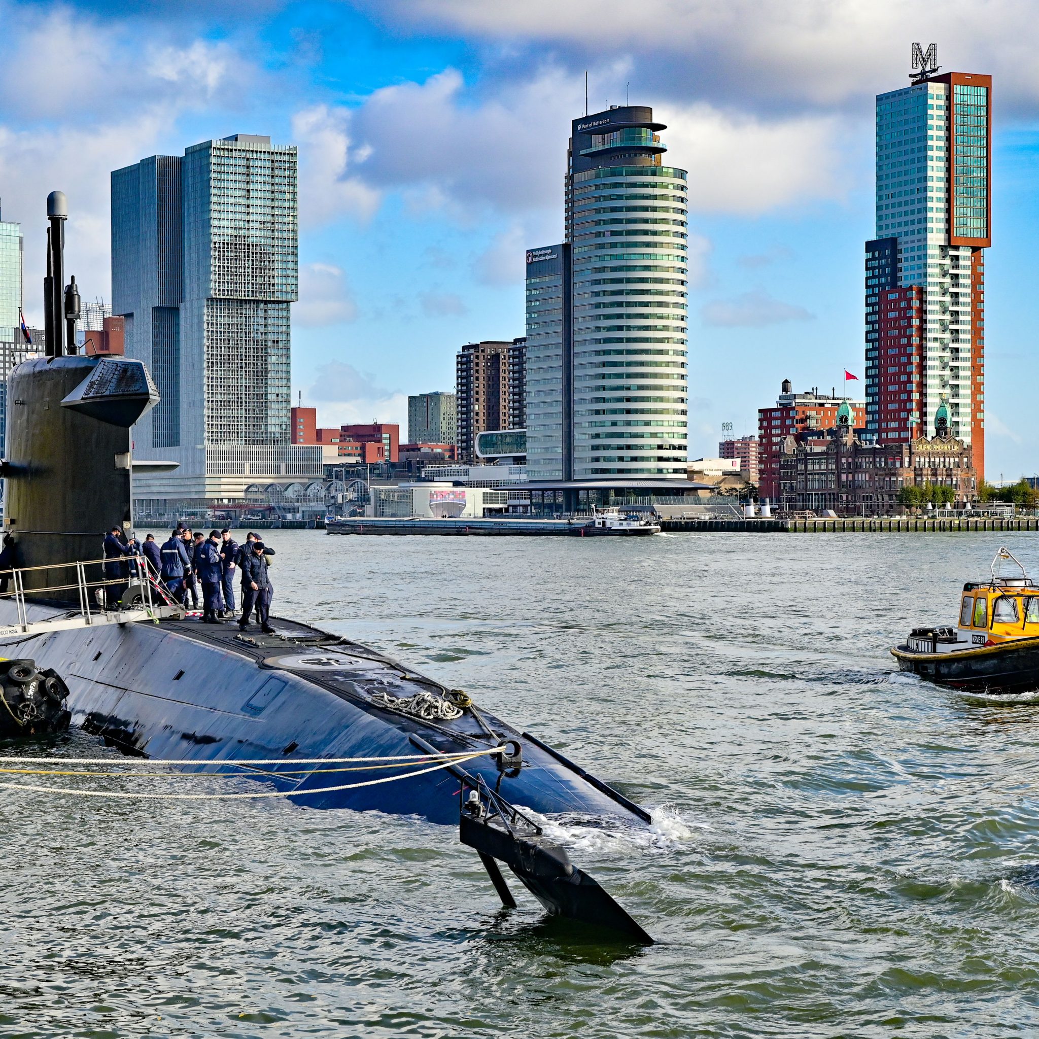 De onderzeeboot ligt aan de Parkkade in Rotterdam. (Foto MediaTV)