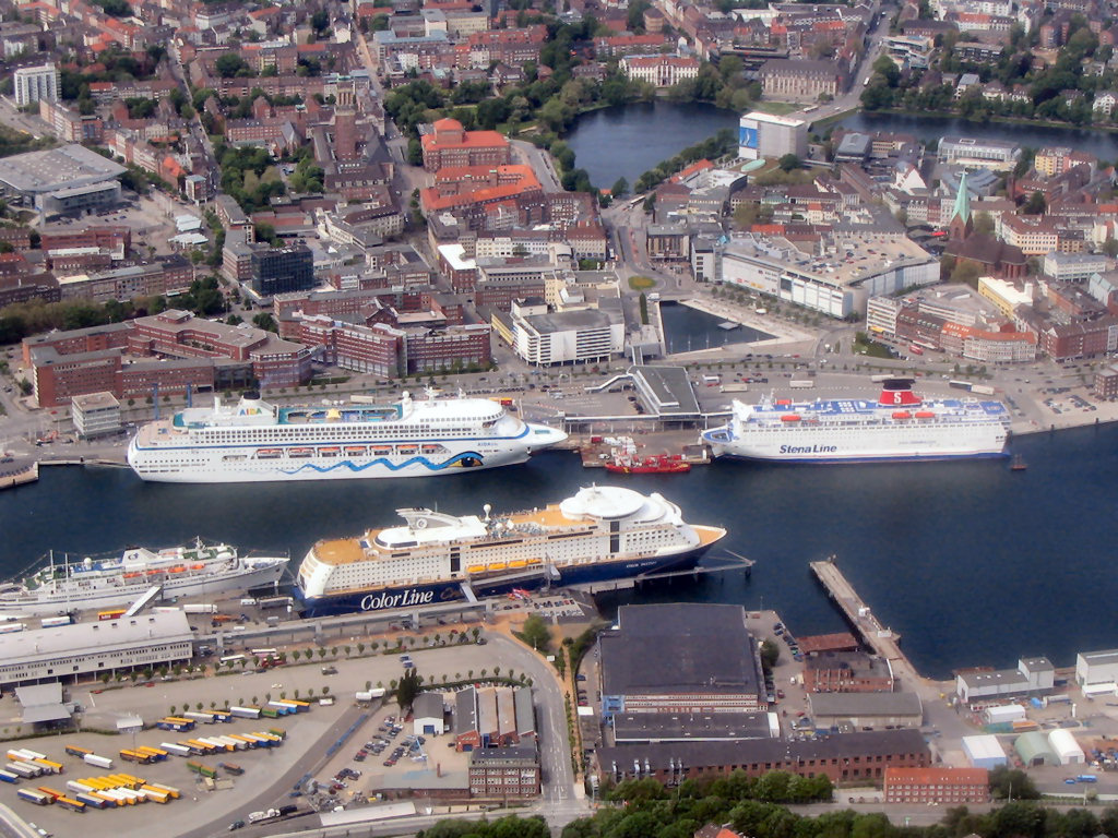 Ferries in de haven van Kiel. (Foto CC)