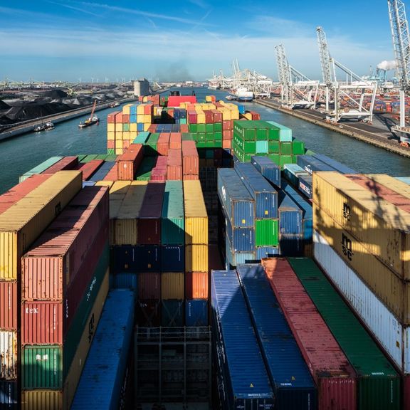 Ook de haven van Rotterdam zal nog maanden last hebben van de verstoring van zeevrachtmarkt. Foto Port of Rotterdam