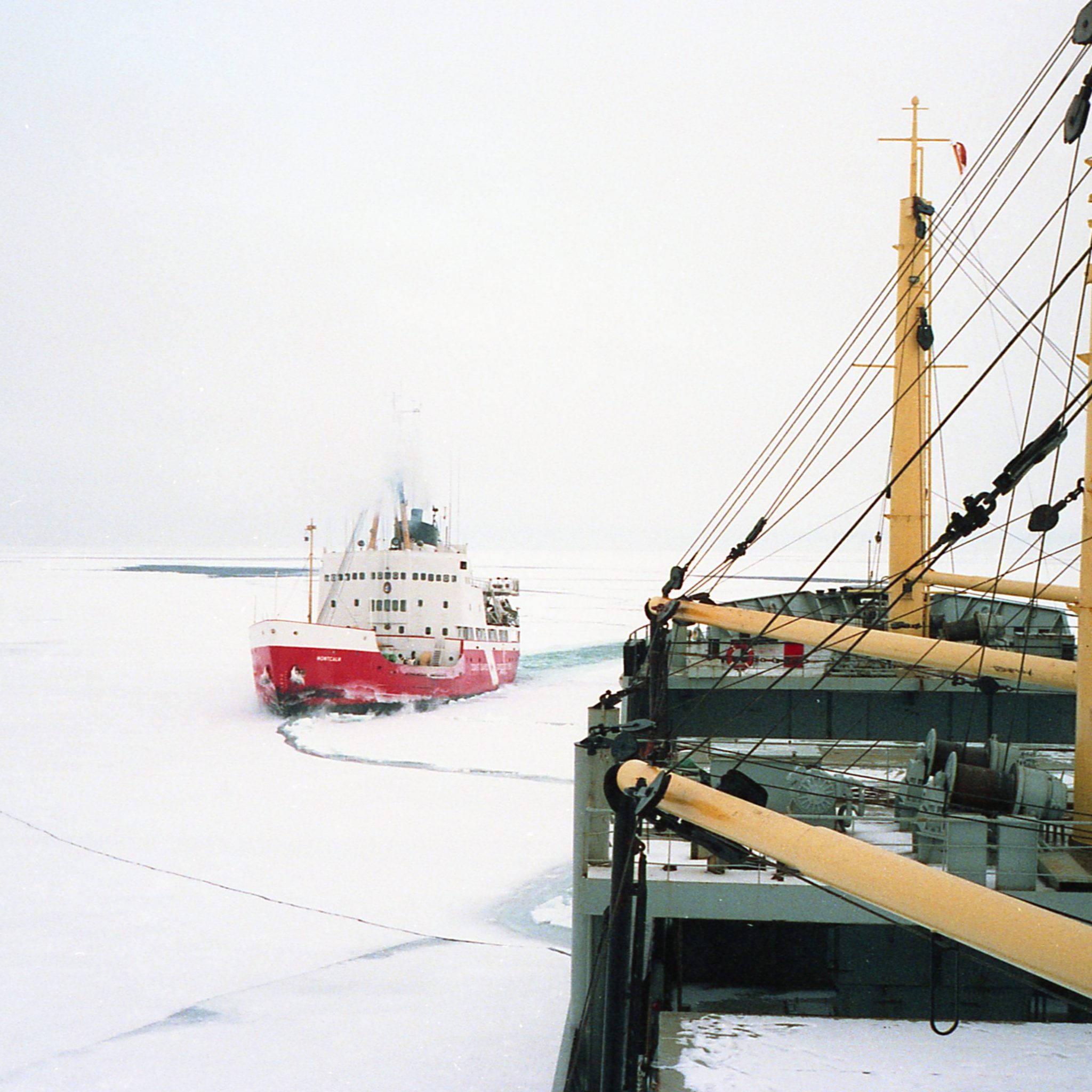 Vastgevroren in de St. Lawrence Seaway, december 1986.