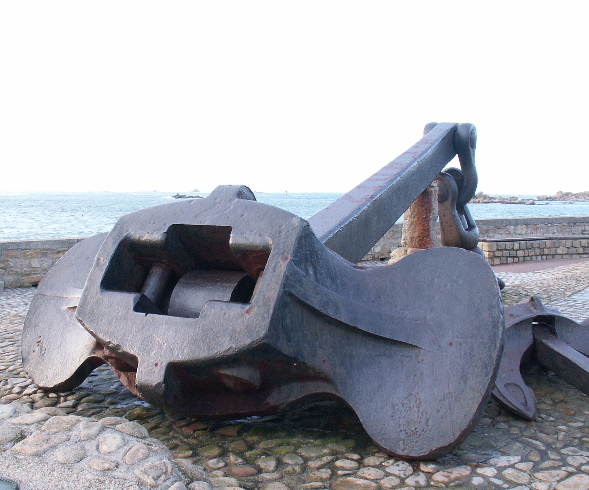 Dit is het anker van de mammoettanker Amoco Cadiz. Het herinnert aan de ramp met het schip voor de Bretonse kust in 1978.