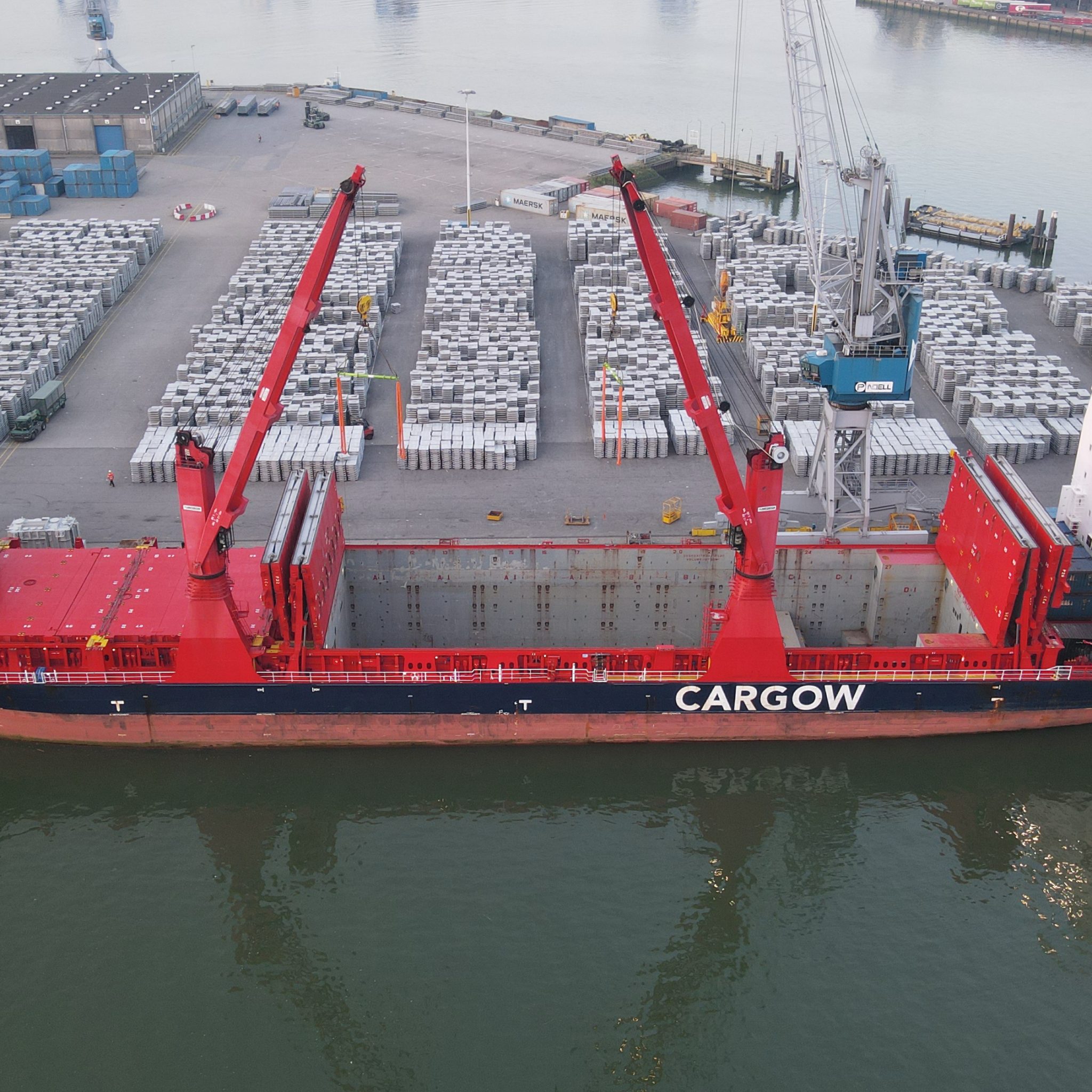 De schepen van Cargow krijgen een kleine aanpassing om mee te kunnen doen aan de proef. (Foto Port of Rotterdam)