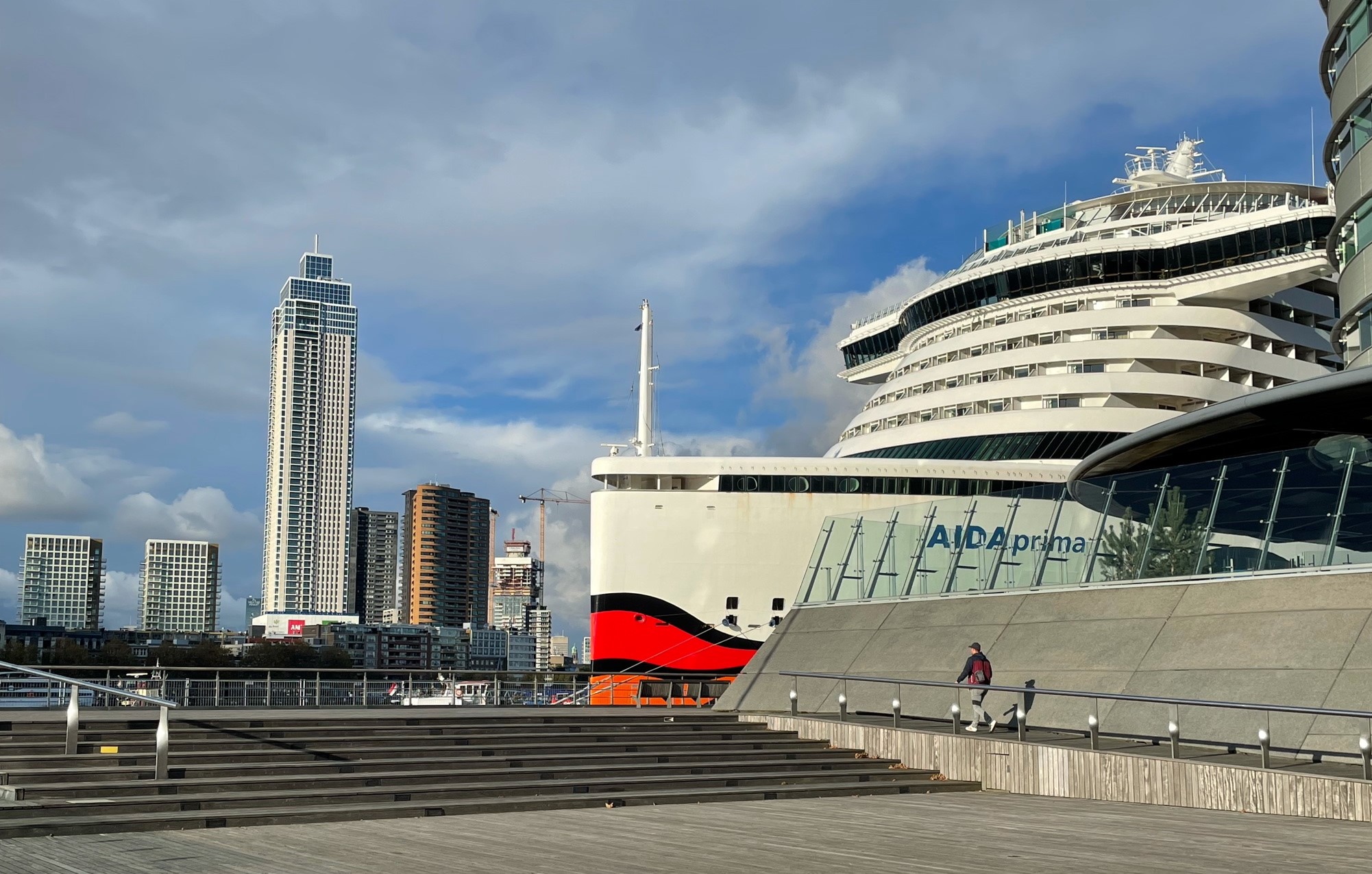 De glimlach van AIDAprima is met enige regelmaat te zien in Rotterdam. (Foto CruisePort Rotterdam)