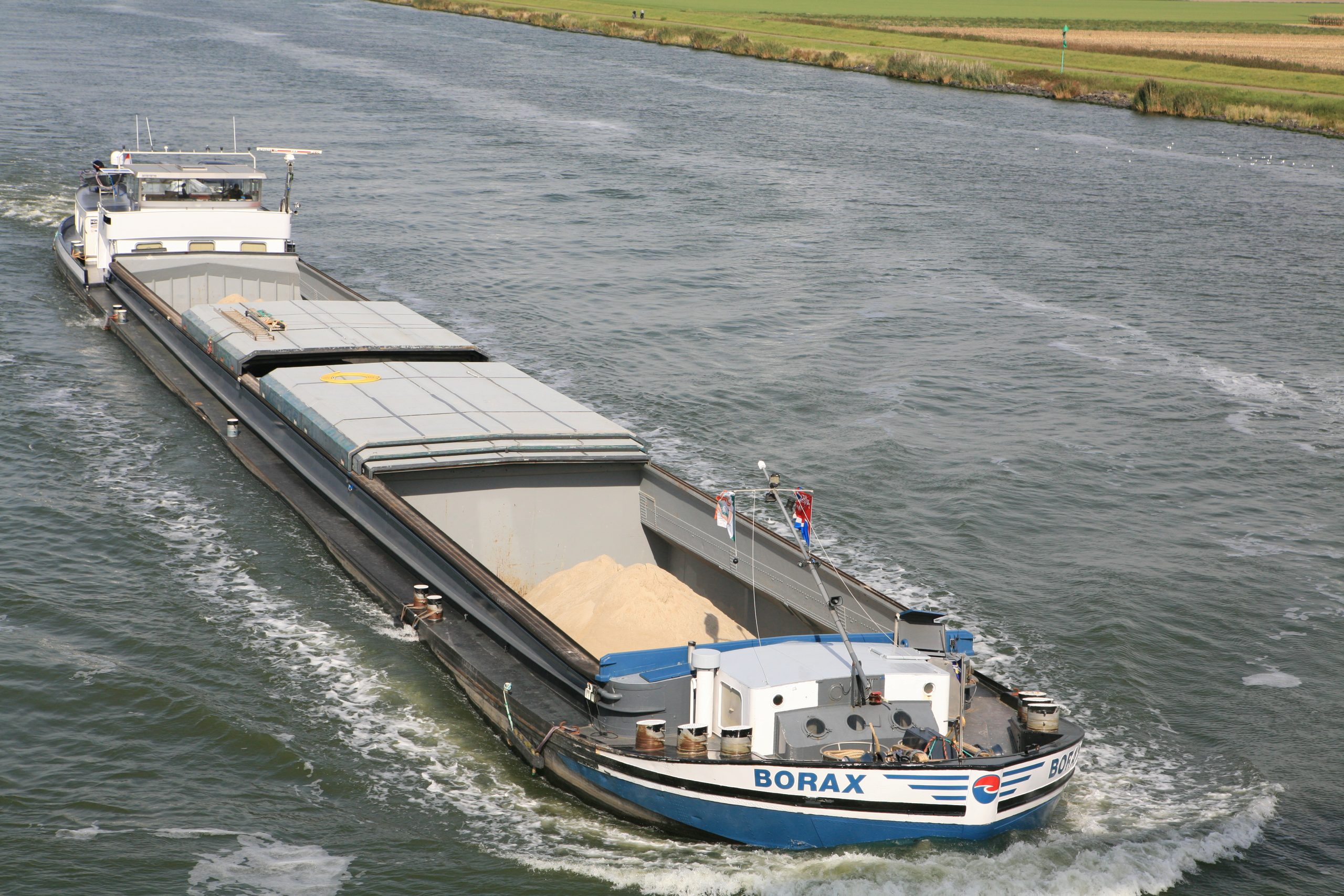 De Borax is naar Haarlem gevaren om te worden gesloopt. (Foto A.M .van Dijk)