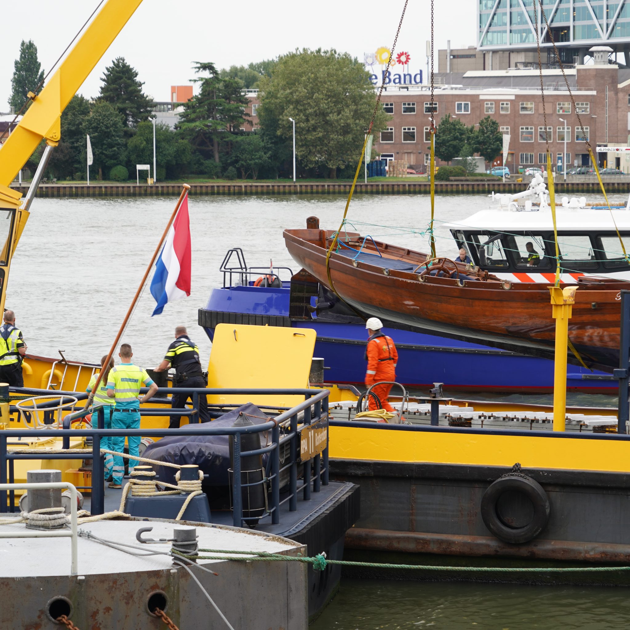 Voor het veroorzaken van een dodelijk ongeval op de Nieuwe Maas in Rotterdam is donderdag 22 maanden cel geëist tegen de 49-jarige schipper. (Foto MediaTV)