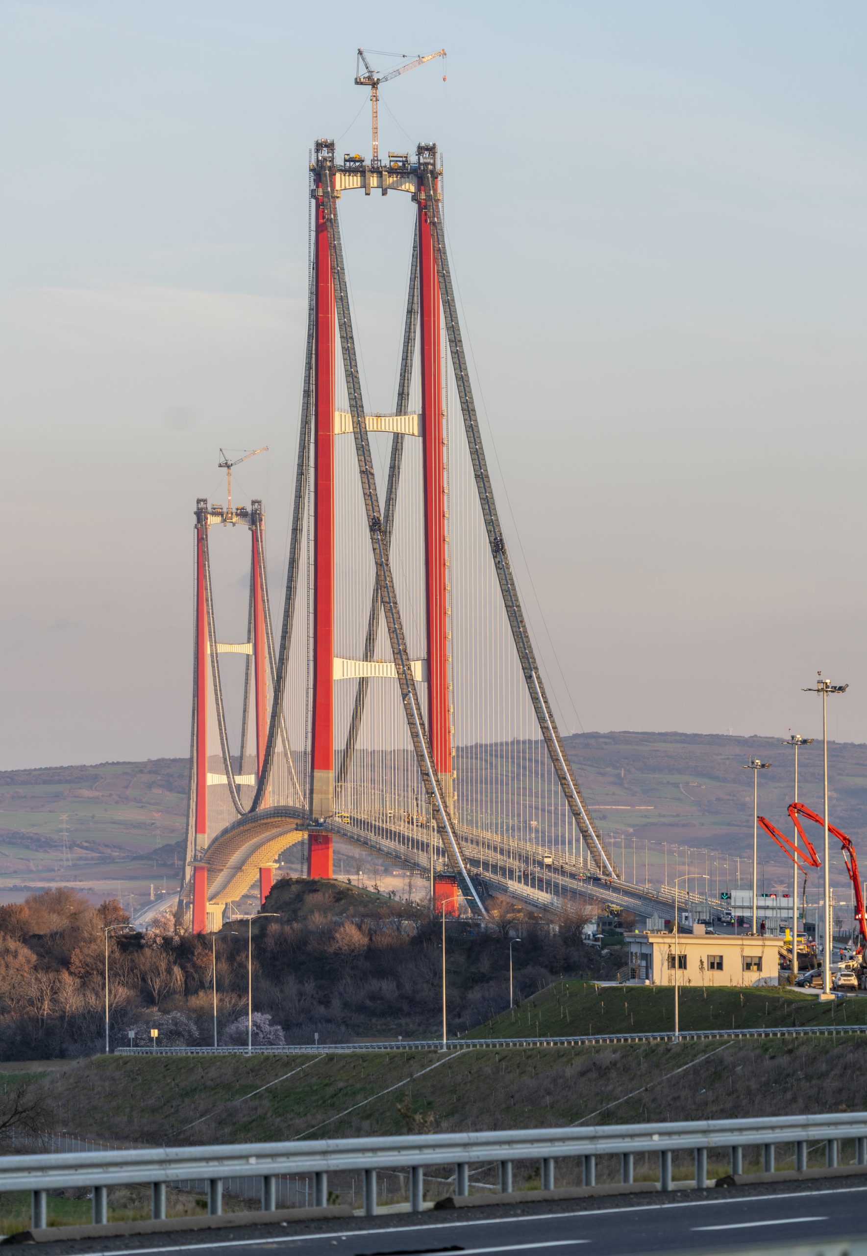 Door de nieuwe brug is het mogelijk om binnen zes minuten van continent naar continent te komen.
