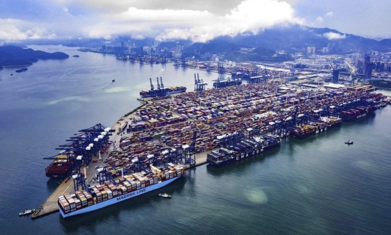 Bij China liggen honderden vrachtschepen te wachten. (Foto Yantian International Container Terminals)