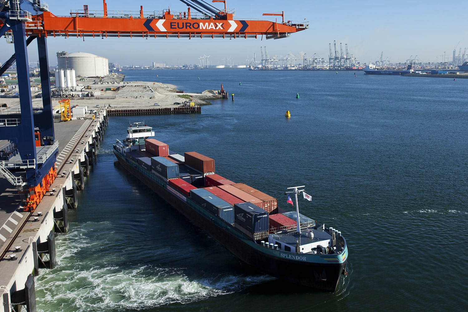 Veel belangrijke ladingstromen namen af in de Rotterdamse haven. (Foto Havenbedrijf Rotterdam / Eric Bakker)