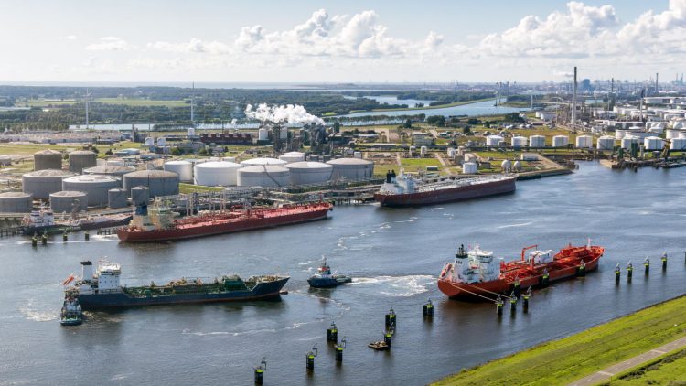 De haven van Rotterdam kan meer waterstof produceren dan gedacht. (Foto H2Platform)
