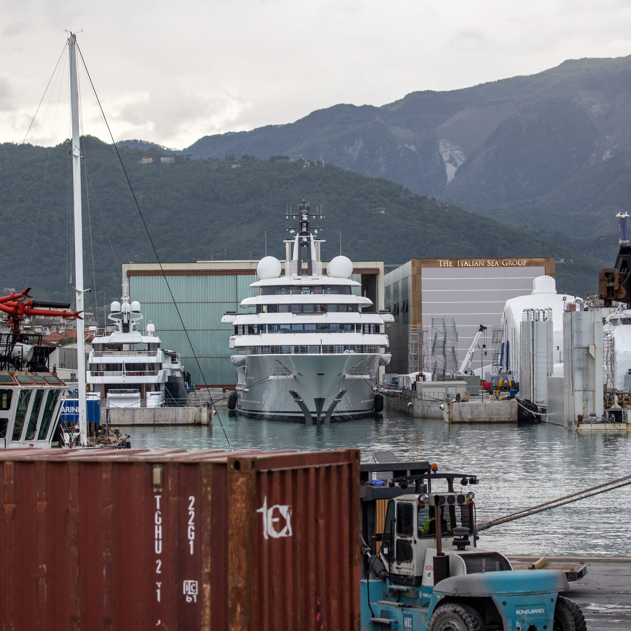 A view shows the multi-million-dollar mega yacht Scheherazade, docked at the Tuscan port of Marina di Carrara, Tuscany, on May 6, 2022, after its basin was reflooded.  The ownership of the multi-million-dollar mega yacht Scheherazade, docked on the Tuscan coast, is currently the source of speculation that it belongs to a Russian oligarch, or even perhaps President Vladimir Putin himself.
Federico SCOPPA / AFP