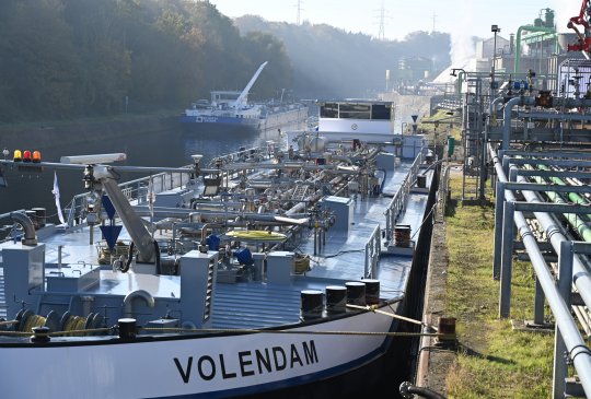De VT Group gaat het schip Volendam ombouwen tot de eerste door waterstof aangedreven binnenvaarttanker. Foto VT Group