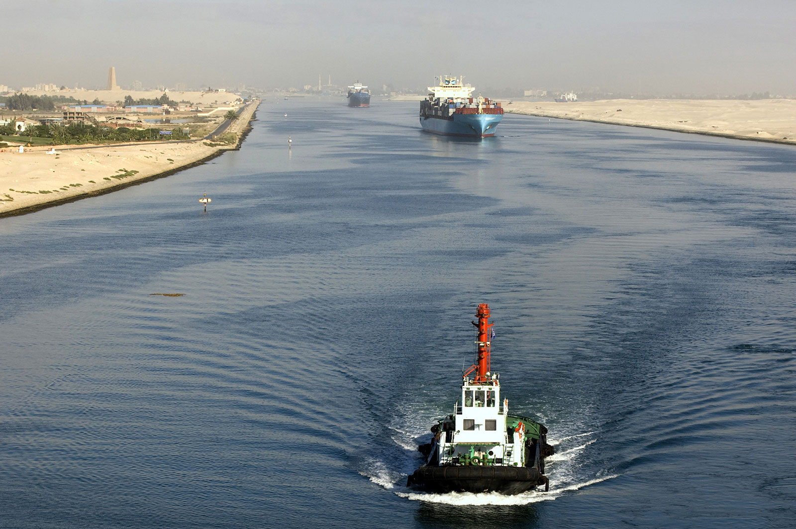 De SCA heeft afgelopen boekjaar twee keer zijn tarieven verhoogd voor schepen, waaronder grote olietankers. (Foto Suez Canal Authority)