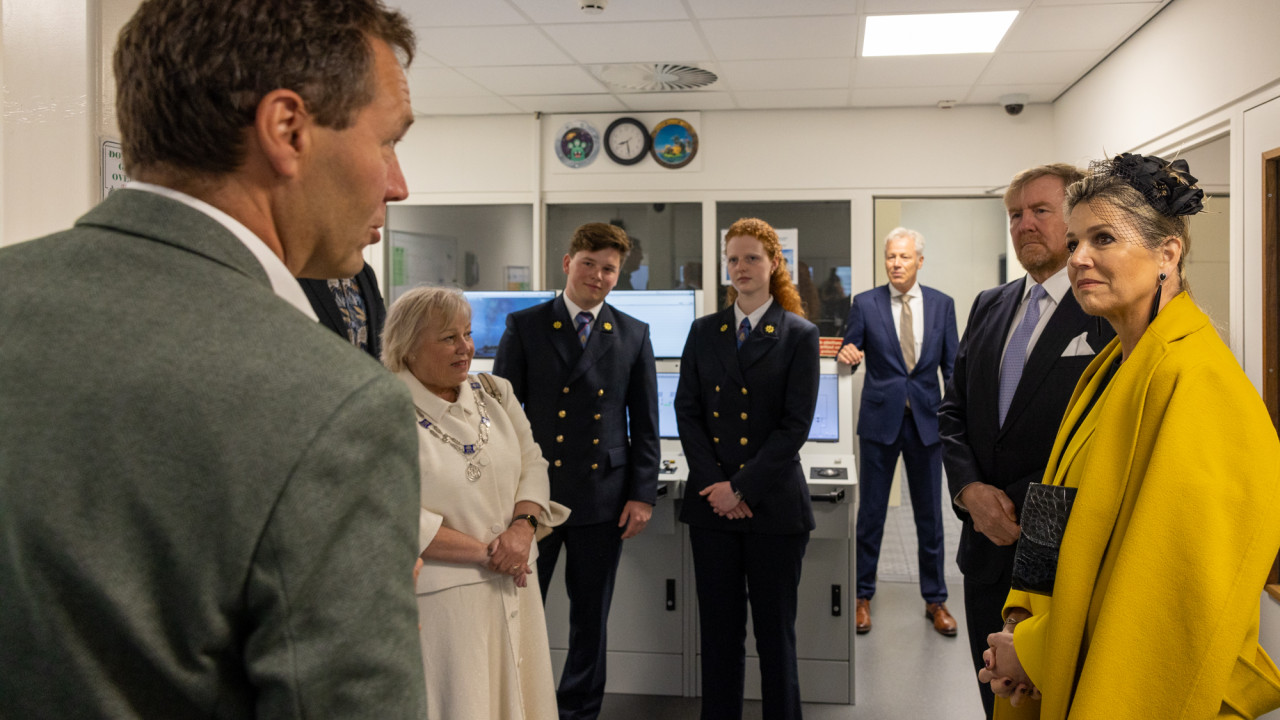 De Koning en Koningin spraken met studenten van het Maritiem Instituur Willem Barentsz van NHL Stenden.