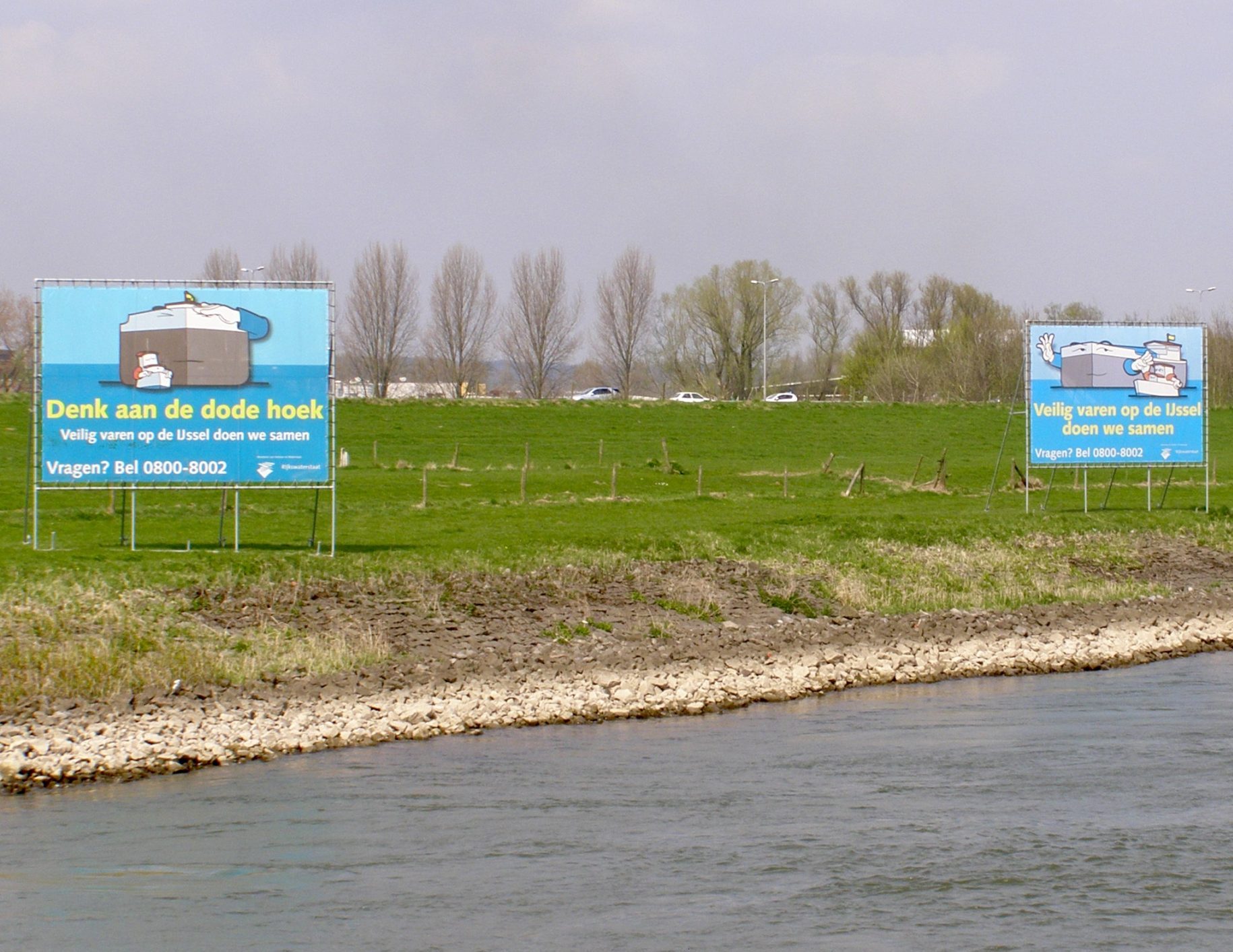 De eerste billboards van Samen varen langs de Geldersche IJssel.