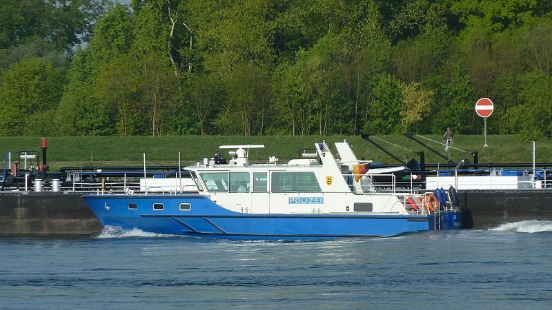 Patrouilleboot van de Wasserschutzpolizei in Karlsruhe tijdens een andere actie.