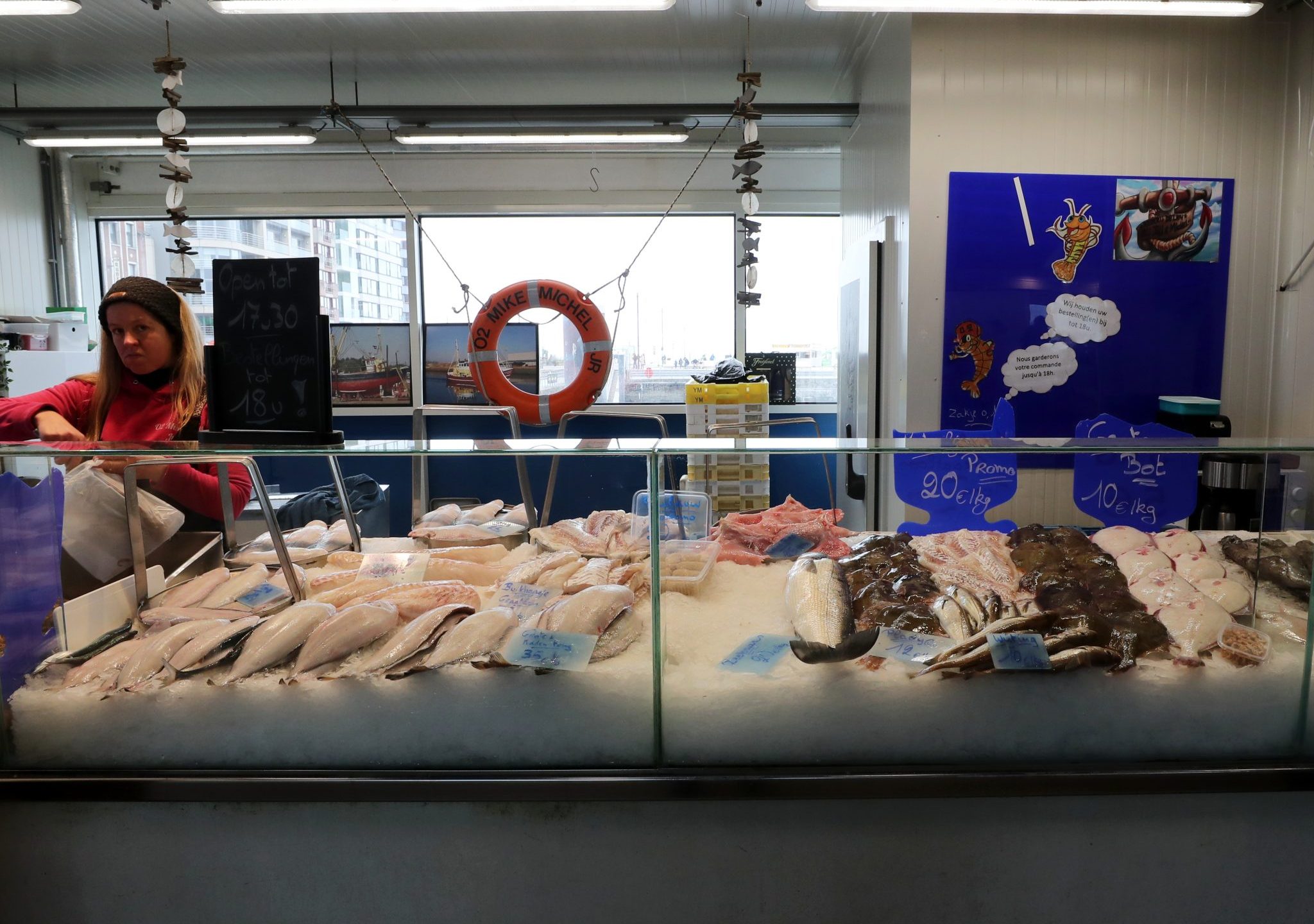 Ook de visprijzen aan de Vistrap in Oostende liegen er niet om.