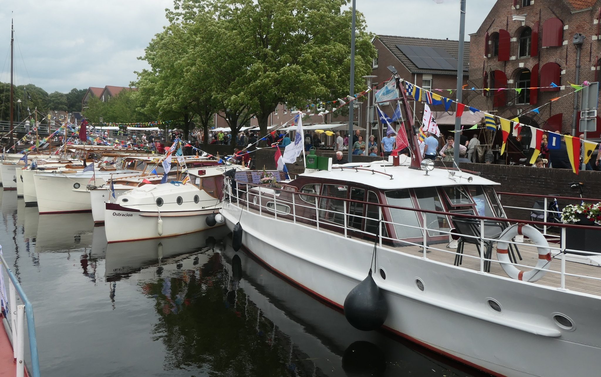 De vereniging Oude Glorie vierde in Coevorden haar 45-jarig jubileum met een flinke afvaardiging.
