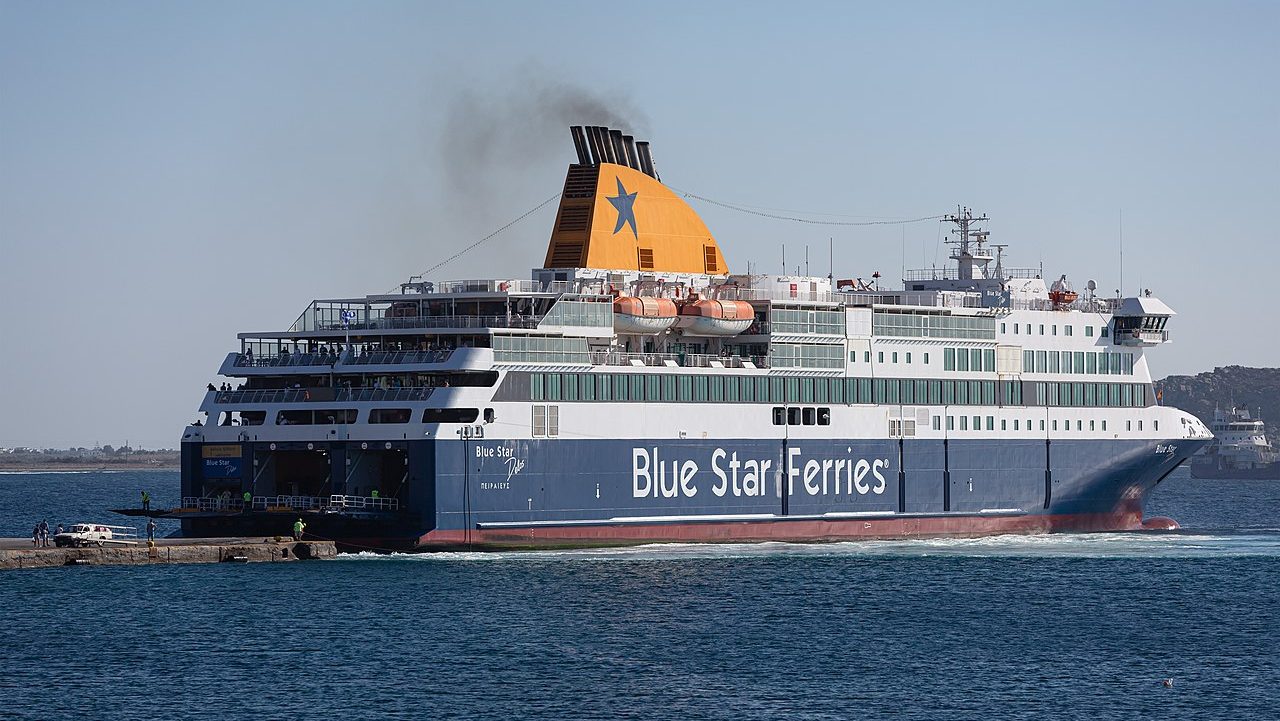 Het ongeval gebeurde met een veerboot van Blue Star Ferries.