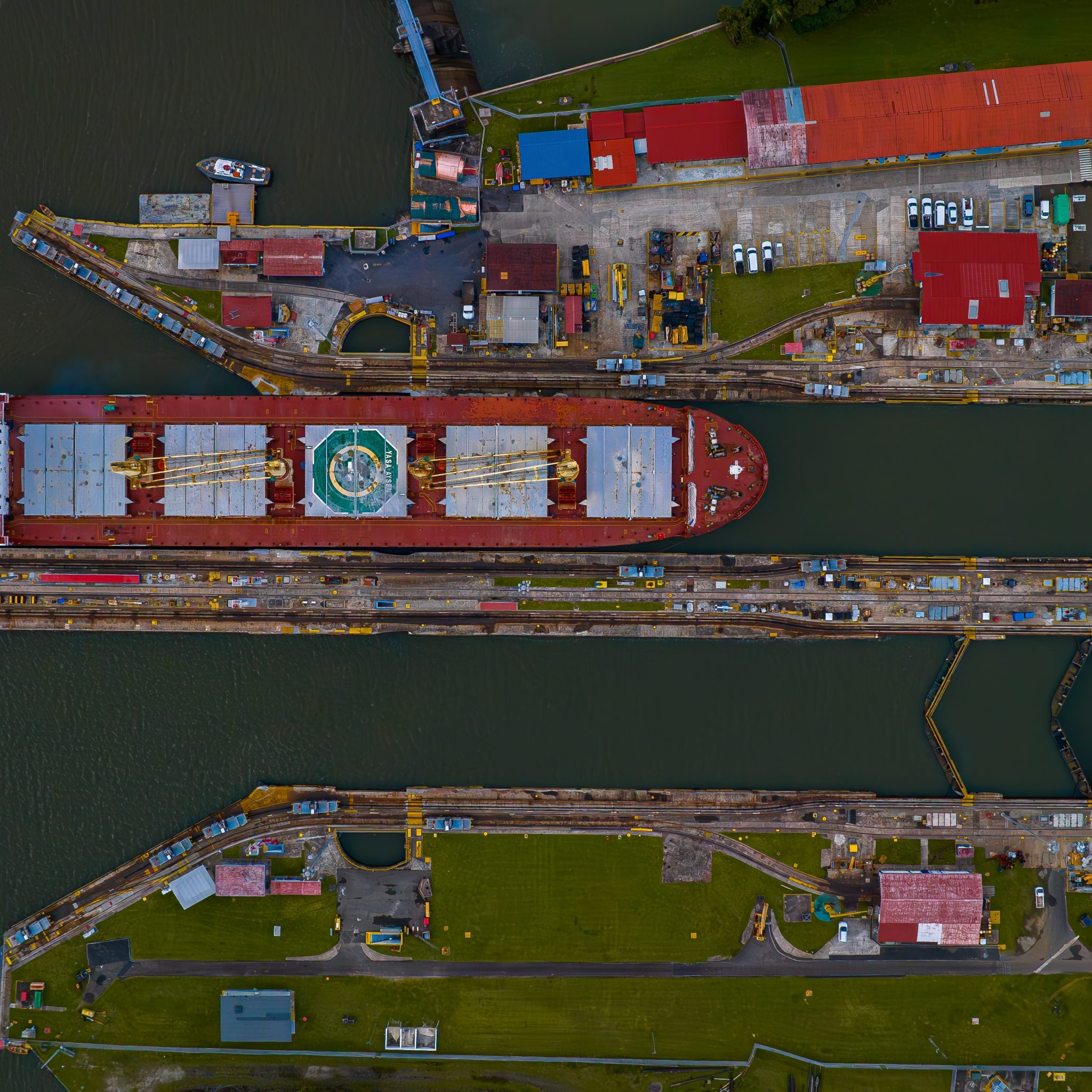 Door de lage waterstand mogen vanaf 1 november nog minder schepen door het Panamakanaal.