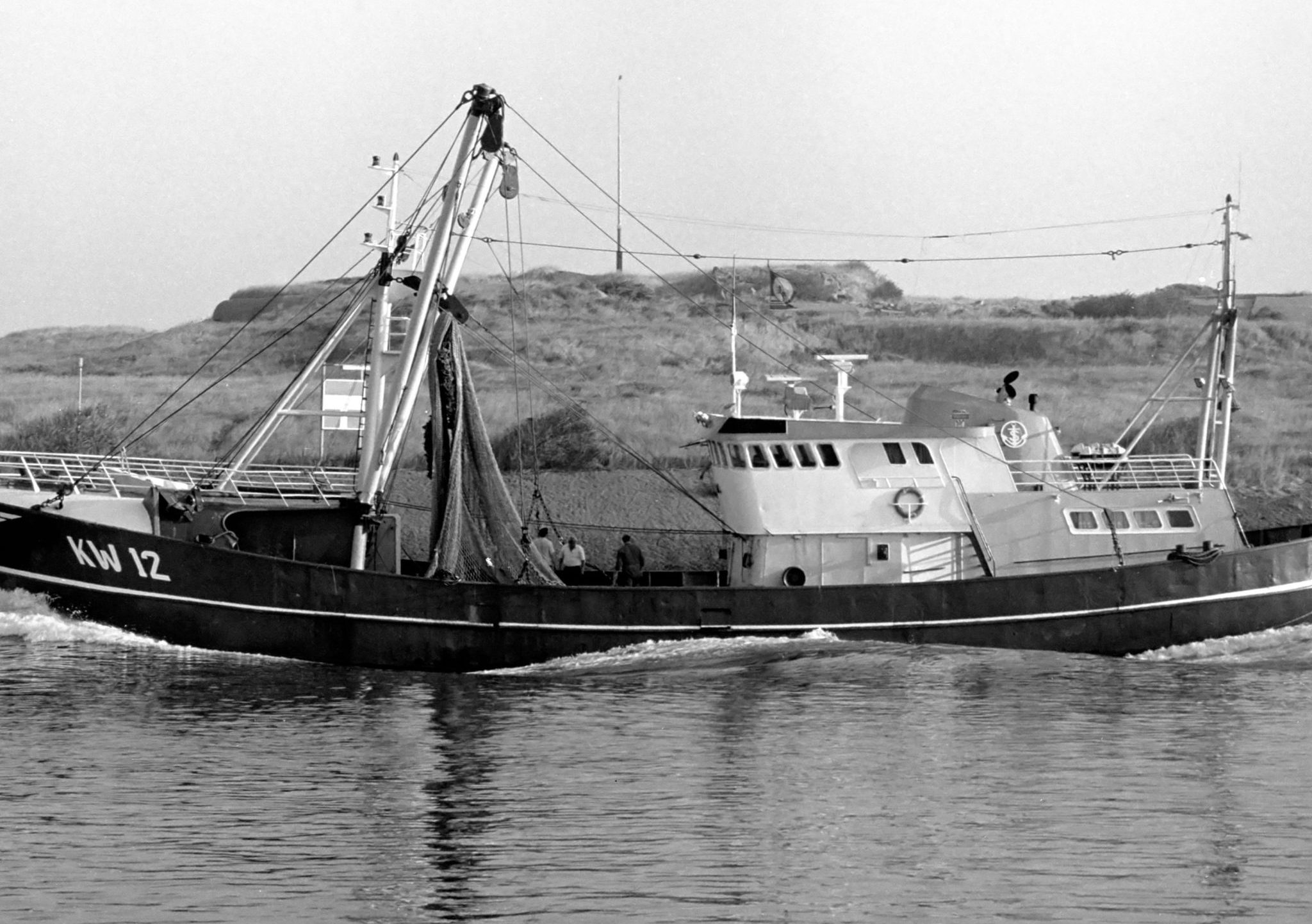 De boomkorkotter KW-12 Deo Juvante in haar nadagen als vissersschip.De boomkorkotter KW-12 Deo Juvante in haar nadagen als vissersschip.