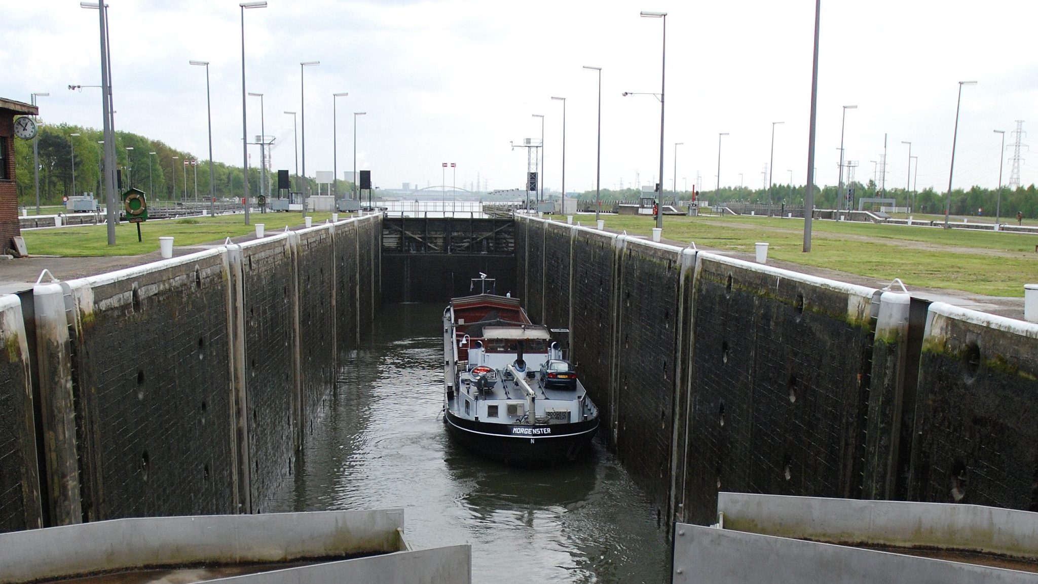 De sluis op het Albertkanaal in Diepenbeek.