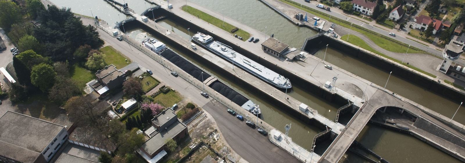 Albertkanaal – brug sluis Wijnegem.
