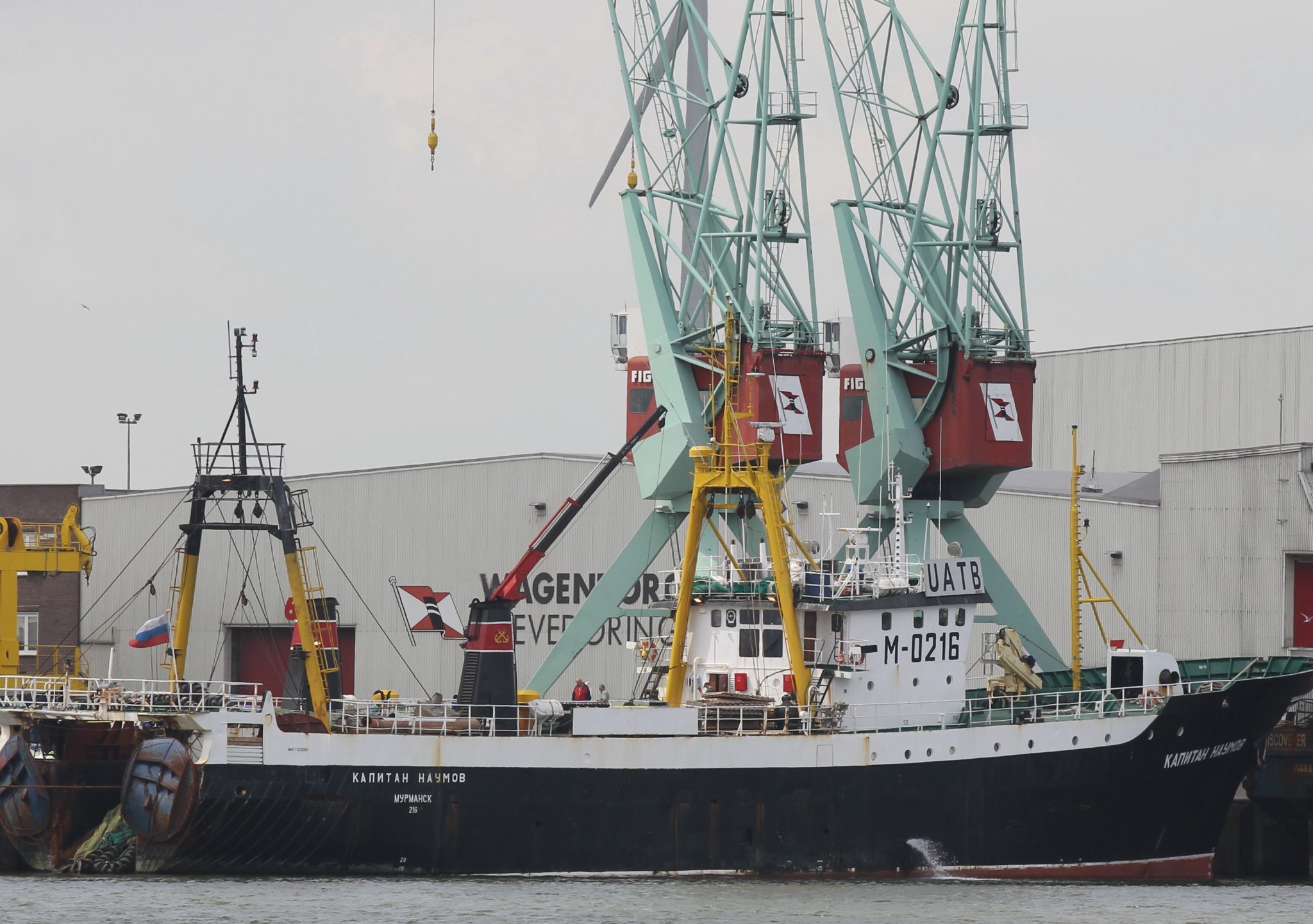 Russische vissersschepen spioneren in de Eemshaven